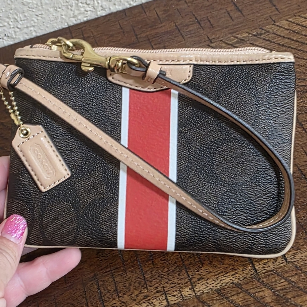 Coach Signature Hampton Stripe Corner Zip Wristlet With Red Stripe And Mini Tag - Picture 3 of 9